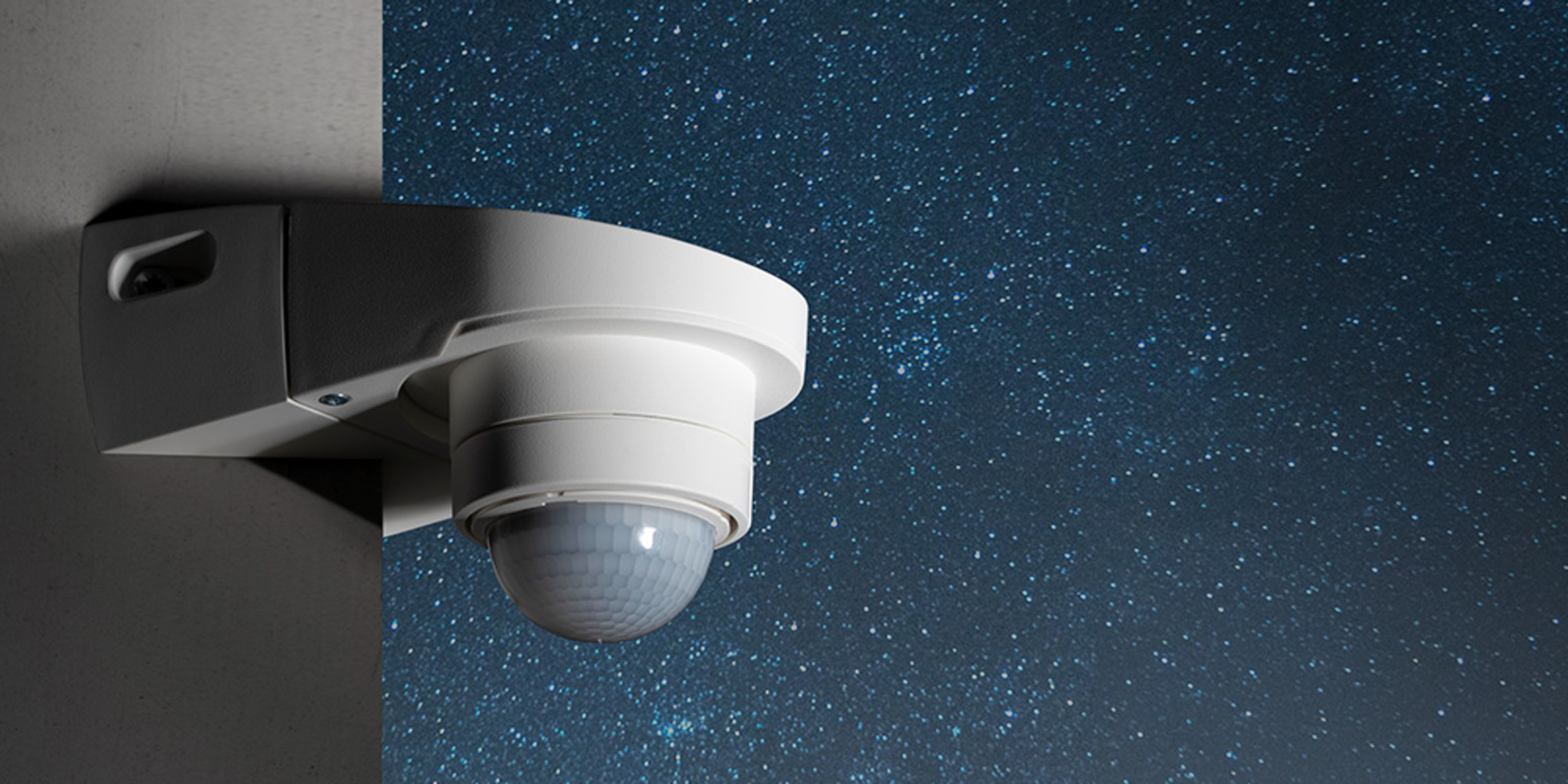 Bewegungsmelder 240° Grad bei Jakobi Haustechnik in Frankfurt am Main